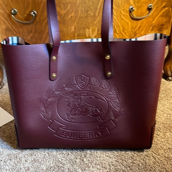 NWT Burberry Small Crest Leather Tote - Picture 1 of 12